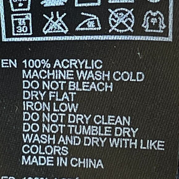 Forever 21 Navy Blue Sweater Boxy Crew Neck with White Nordic Print  Size Medium - Picture 7 of 7